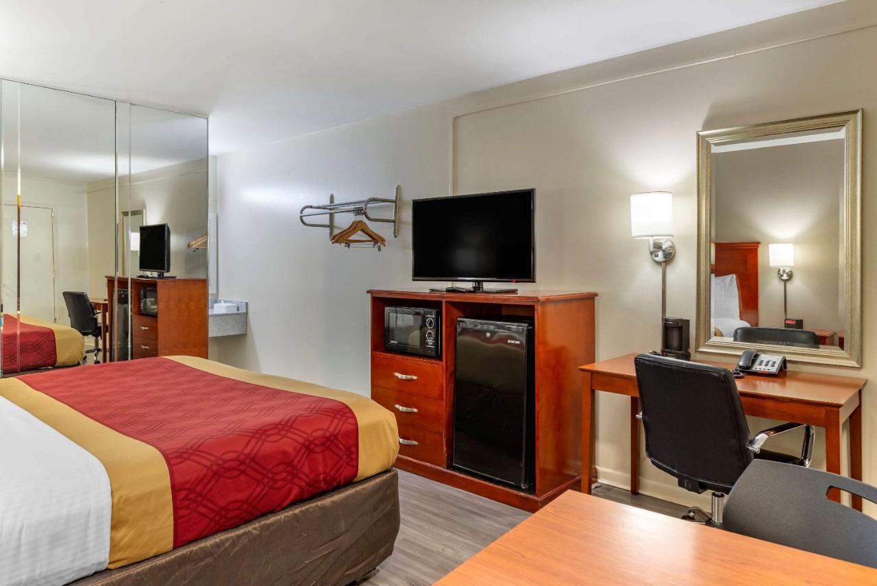 Econo Lodge North Charlottesville Buitenkant foto