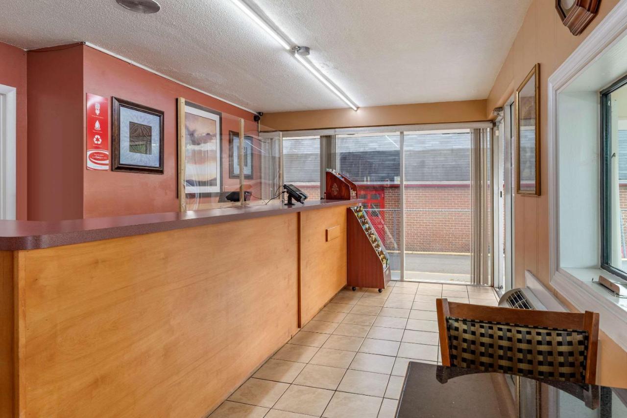 Econo Lodge North Charlottesville Buitenkant foto