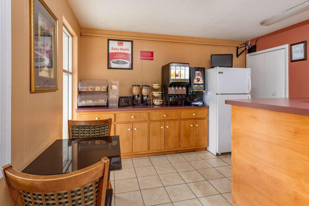 Econo Lodge North Charlottesville Buitenkant foto